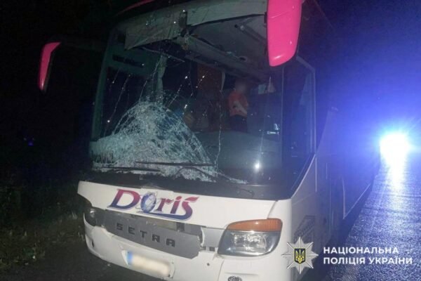 Автобус міжнародного сполучення збив на смерть людину на Хмельниччині