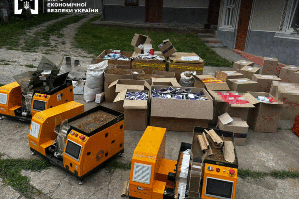 В Харкові припинили підпільне виробництво цигарок