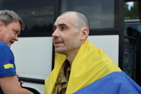 В Україну повернули чергових захисників: Більшість з них перебували у російському полоні з 2022 року (ФОТО)