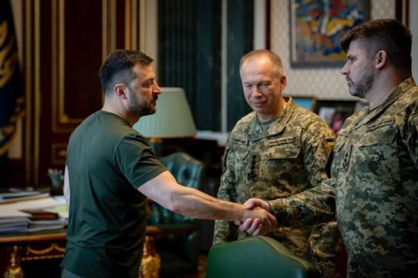 Зеленський провів нараду з військовими: Обговорив ситуацію на фронті та у прикордонні