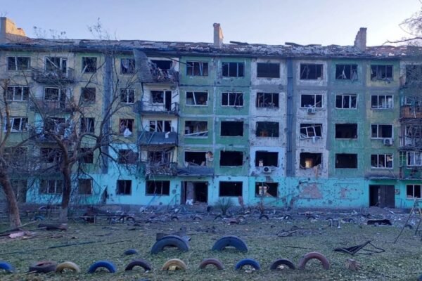 Двоє людей загинули та ще 7 поранені через атаку РФ у Білозерському на Донеччині