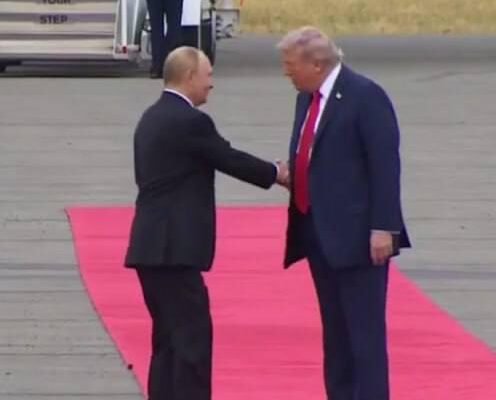 Лідери США та РФ вийшли з літаків одночасно