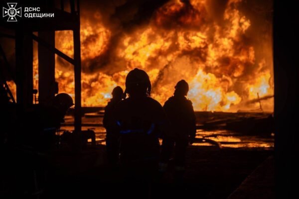 Під Одесою через ворожий обстріл горить енергооб’єкт