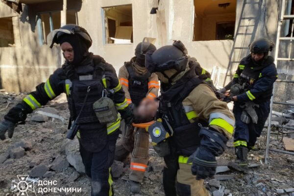 Росіяни вкотре вдарили по Добропіллю: Загинув чоловік, є багато руйнувань