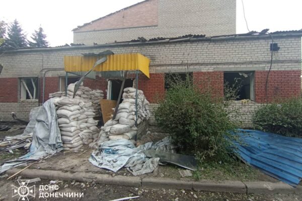 Окупанти вдарили по пожежній частині у Добропіллі (ФОТО)