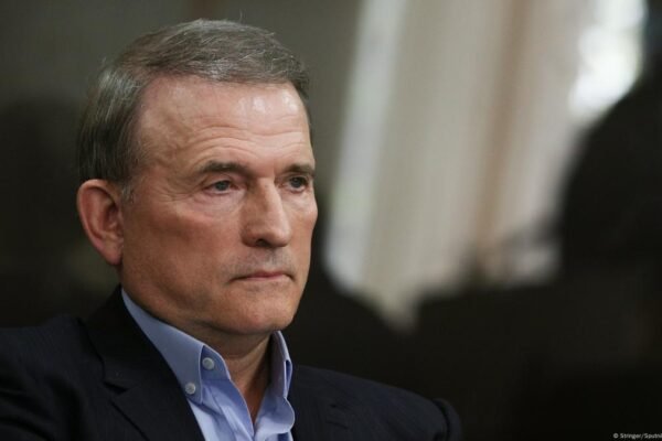 Просували наративи Кремля: Медведчук та 12 його посібників отримали підозри