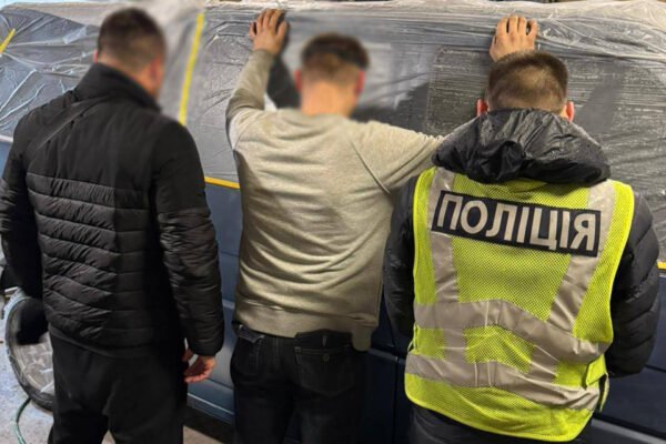 За підпал військових авто та поштового відділення на 10 років засудили киянина