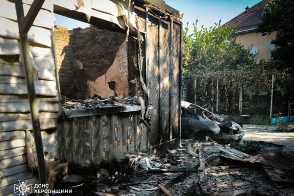 Росіяни обстріляли Херсон: виник блекаут, є пошкодження інфраструктури