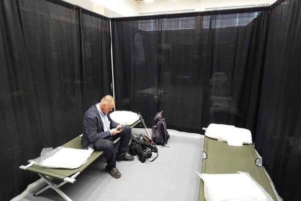 Кремлівських журналістів, які прибули на зустріч Трампа з Путіним, поселили в колишній ковідний шпиталь, – ЗМІ (ВІДЕО)