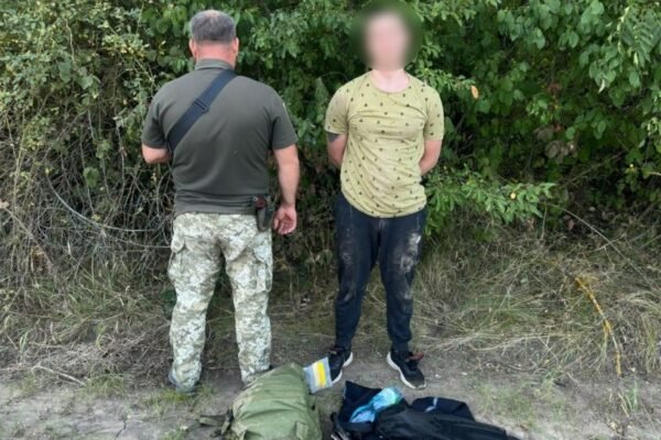 Планував форсувати Дністер: На Вінниччині затримали ухилянта з ластами