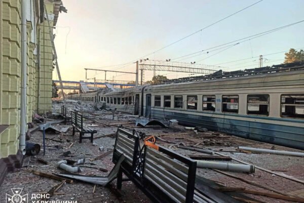 Лозова зазнала наймасованішої атаки від початку повномасштабної війни: є поранені, серед них діти