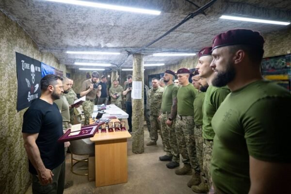 Зеленський відвідав пункт управління 225-го окремого штурмового полку (ФОТО, ВІДЕО)