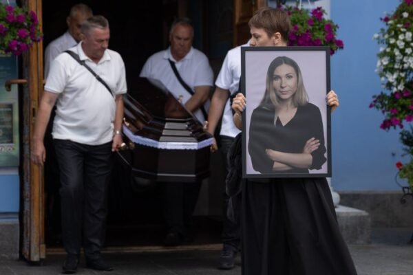 У Києві попрощалися з журналісткою Вікторією Рощиною