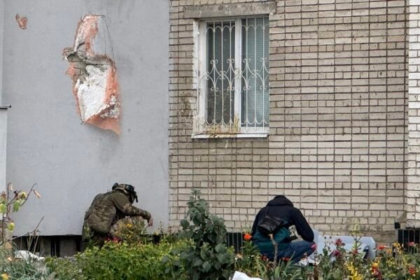 Російський удар по Сумах: Ворожий дрон влучив у багатоповерхівку 