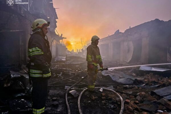 Удар по Київщині: Загинув чоловік, зайнялися пожежі