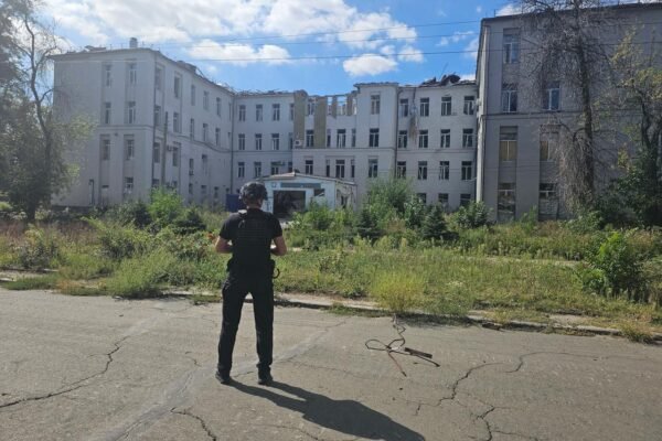 Росіяни скинули три авіабомби на лікарню в Костянтинівці