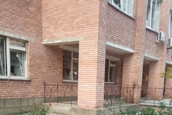 Окупанти вдарили по відділенню “Укрпошти” у Новодонецькому