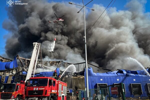 Масштабну пожежу на Фастівщині гасять з повітря та за допомогою роботів, – ДСНС