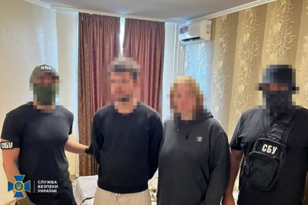 Пару ворожих агентів, що наводили ворожі удари по Києву, затримала СБУ
