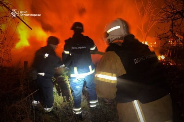 Росіяни вдарили по рятувальниках у Ніжині: Є жертви