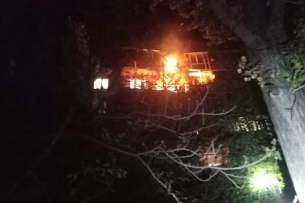 У Краматорську через нічну атаку пошкоджено багатоповерхівку