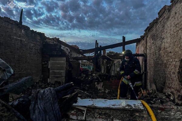 В ДСНС показали фото з місця удару по Сумщині, де загинула ціла родина з дітьми