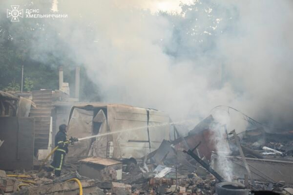 На місці удару РФ у Хмельницькому виявили тіло чоловіка, – ОВА