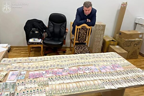 За розкрадання 1,4 млн грн на шкільному обладнанні на Львівщині судитимуть двох депутатів