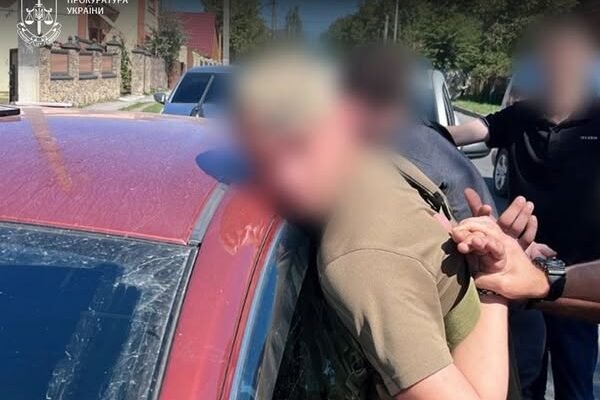 На Буковині затримали працівників ТЦК, що за гроші допомагали тікати з країни ухилянтам