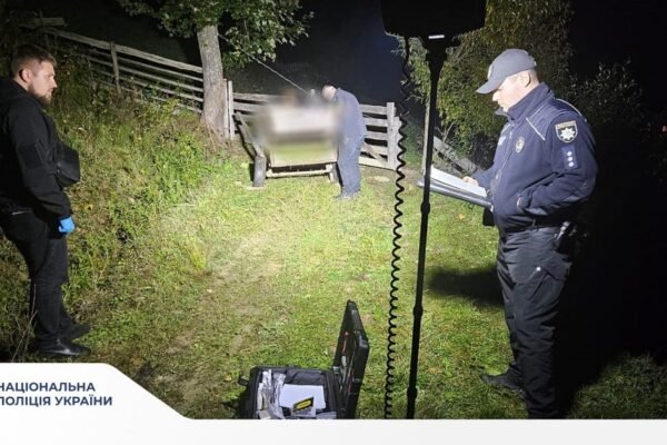 На Прикарпатті 25-річний чоловік через ревнощі зарубав знайомого сокирою