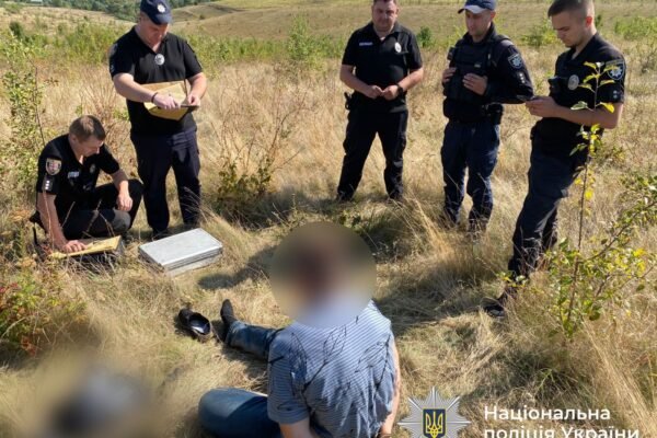 Вбивство підлітків на Вінниччині: Вчителю оголошено підозру