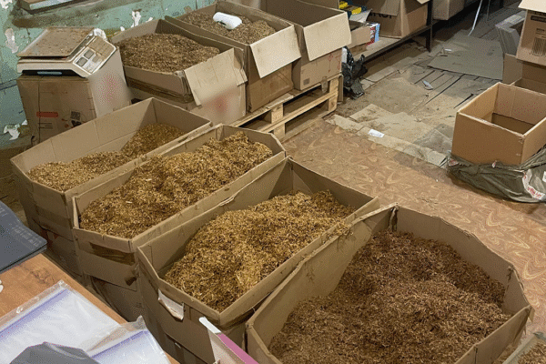 На Тернопільщині ліквідували підпільний тютюновий цех