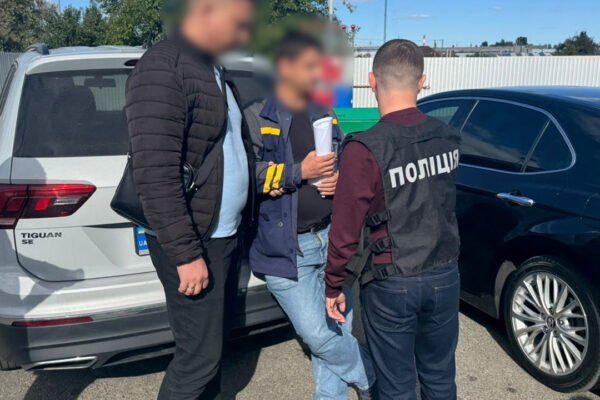 Посадовець Київводоканалу погорів на хабарі за підключення підприємства до мережі водопостачання та водовідведення