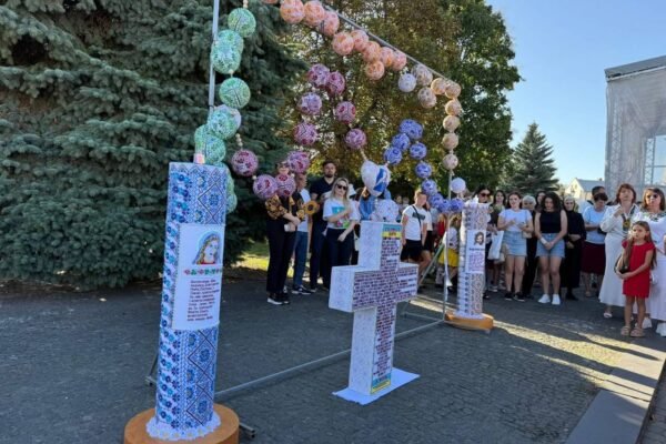 На Львівщині встановили два оригінальні рекорди у мистецтві вишивки – світовий та національний