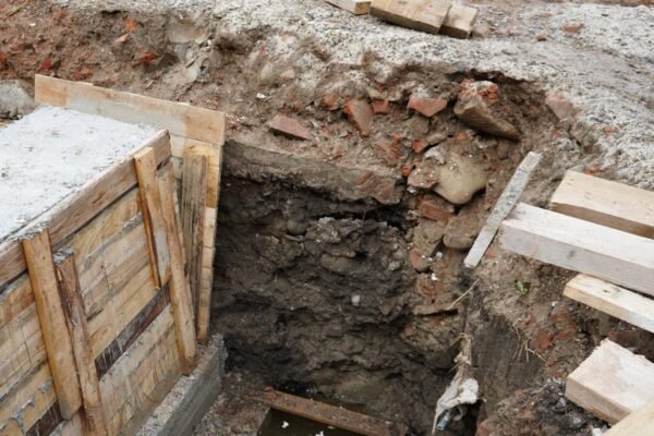 На Прикарпатті під землею знайшли залишки будівель ХІХ століття