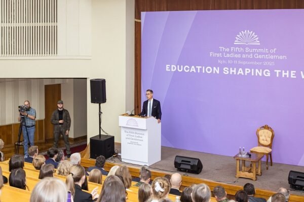 Президент Фінляндії розповів студентам КУН про майбутнє світового порядку та роль України (ФОТО)