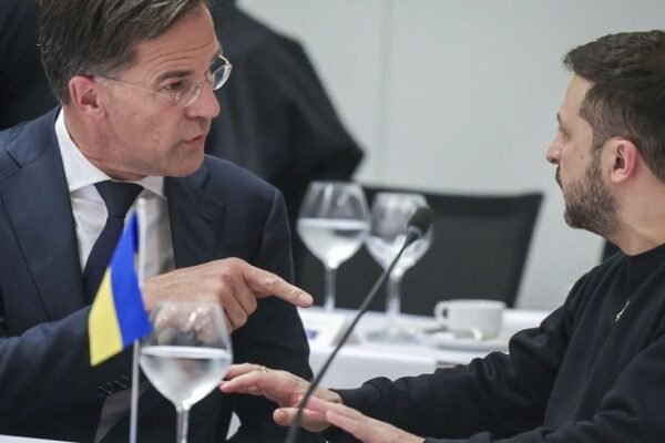 Зеленський розповів Генсеку НАТО про російський масований обстріл України