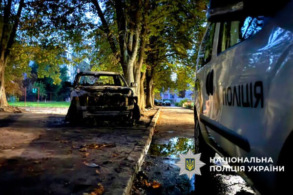 На Полтавщині двоє юнаків підпалили кілька коштовних іномарок. Їх затримали