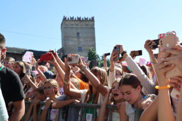 У Луцькому замку відбувся благодійний дитячий фестиваль «Амбасадор Дитинства»