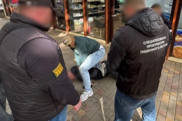 Правоохоронець зі спільником переправляли ухилянтів через кордон на Одещині