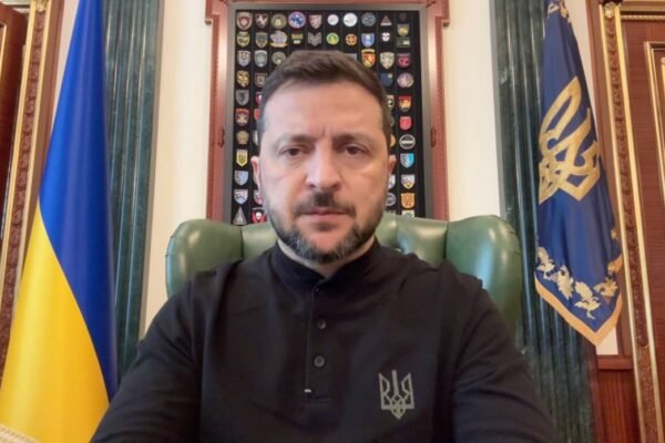 Зеленський присвоїв звання Героя 16 українським містам