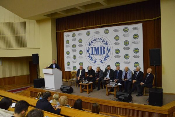 Школа дипломатії, міжнародних відносин, права та економіки: від традицій до сучасності — для України та світу