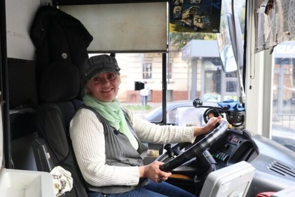 На автобусних маршрутах Львова працюють уже 5 жінок-водійок