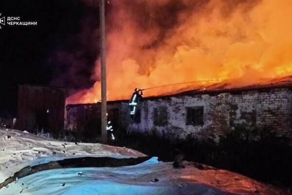 Ворог масовано атакував дронами і ракетами Черкащину: Загорілася ферма