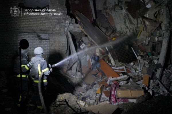 В Запоріжжі з-під завалів гуртожитку дістали тіла загиблих. Кількість постраждалих зросла до 17