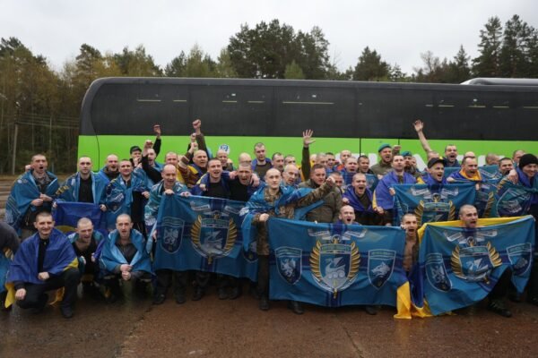 Наші вдома: З російського полону повернулися 185 Захисників та 20 цивільних