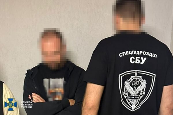 У столиці викрили засновника відомої юридичної компанії на організації схем для ухилянтів