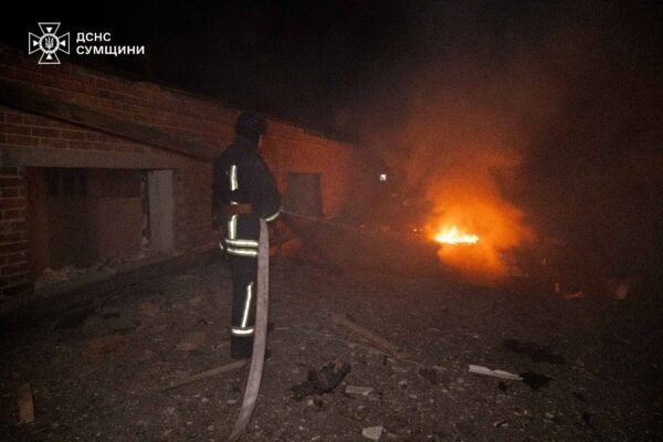 Ворожі дрони атакували Суми: Поцілили у житлову забудову