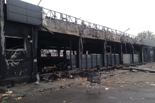 Ворог вночі атакував Дніпропетровщину: Пошкоджені будинки, магазин та ЛЕП