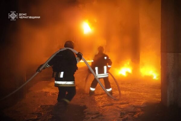 На Чернігівщині через обстріли у трьох районах світла залишилися тисячі абонентів
